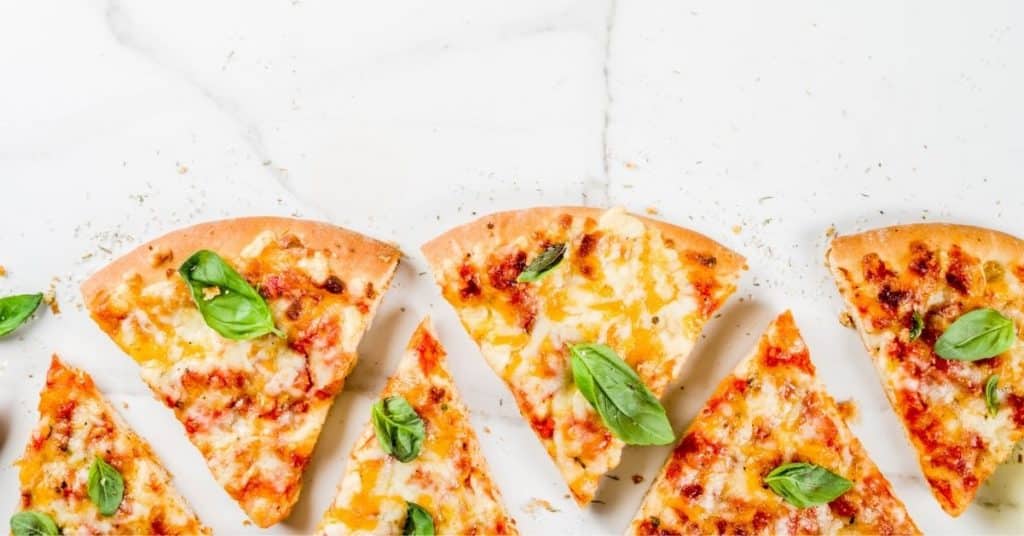 Cómo recalentar pizza en el microondas