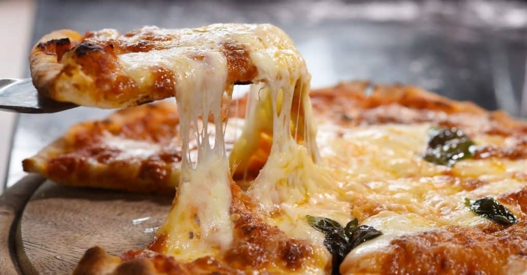 How to reheat pizza in the pan