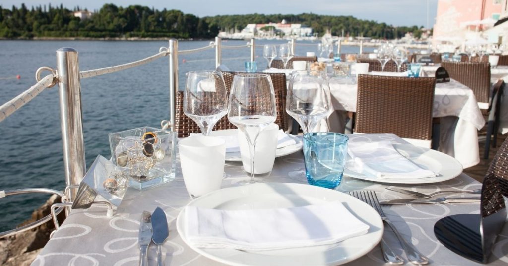 Prvky, které byste měli vzít v úvahu při zařizování restaurací na terasách