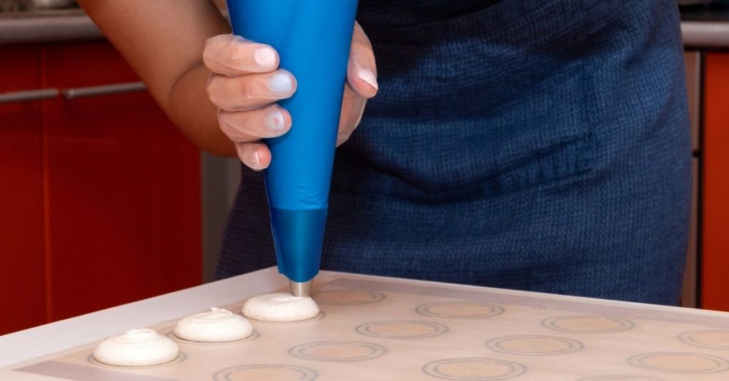 Forget everything and buy the best disposable piping bags.