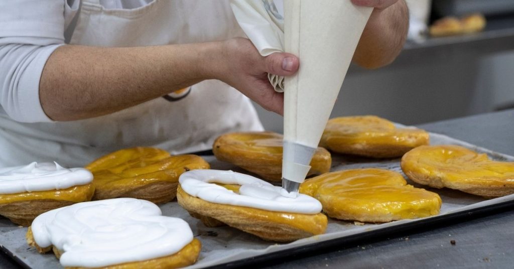 Types of piping bag nozzles