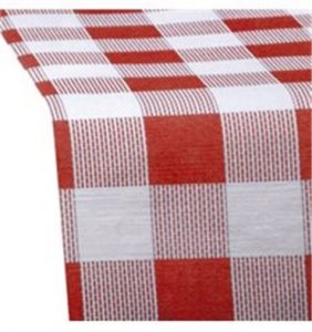 mantel-de-papel-cuadros-rojos