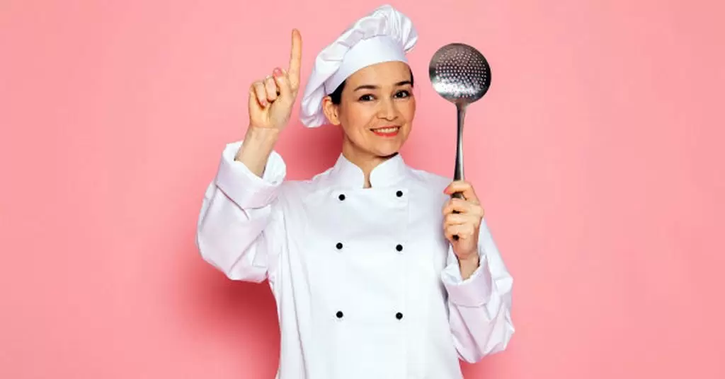 100 pliegues del gorro cocinero y los huevos