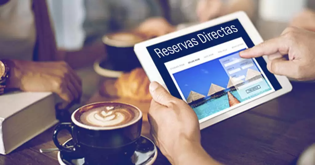 Cliente potencial hace una reservas directas en el hotel a través de la página web