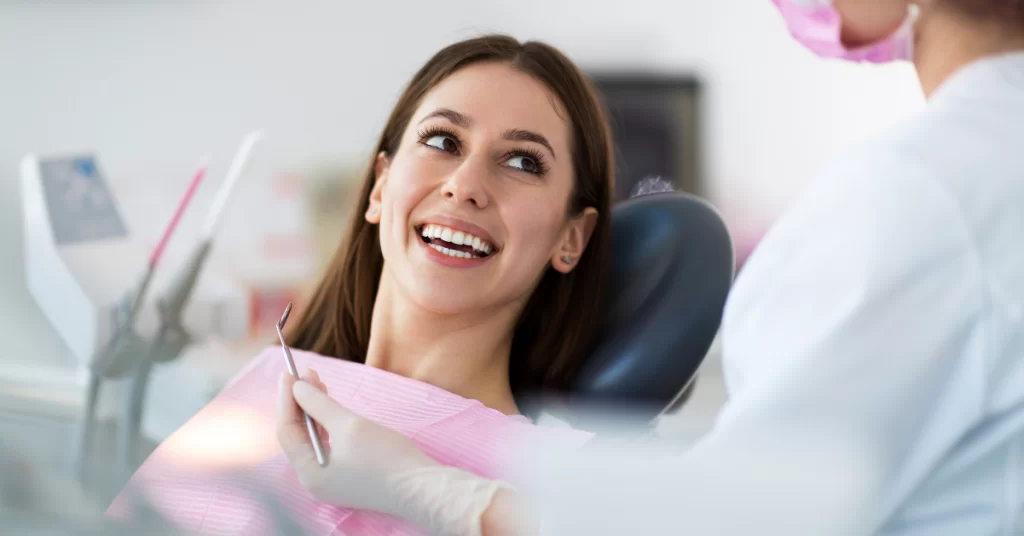 Batas desechables para dentistas tan necesarias como una amalgama