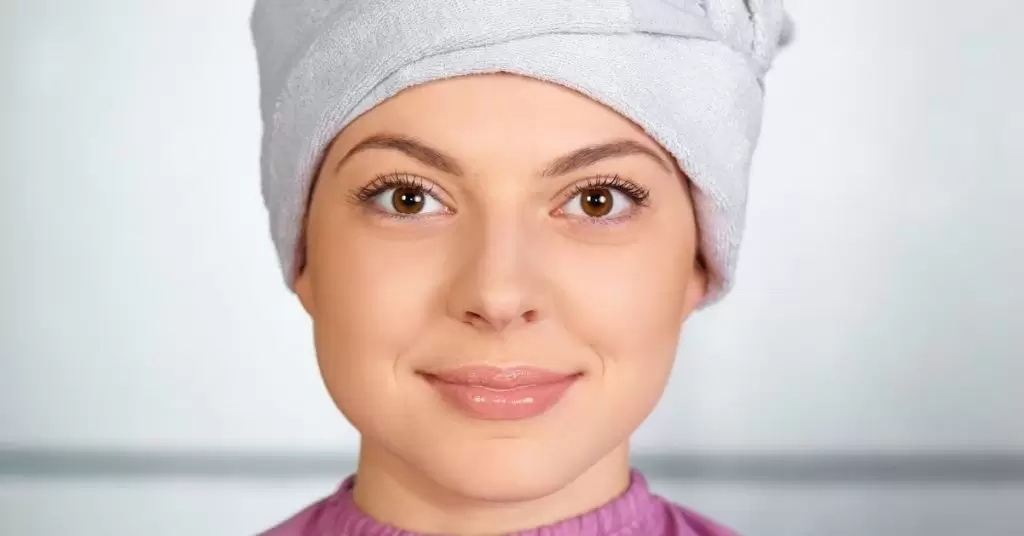 Beneficios de usar batas de peluquería desechables