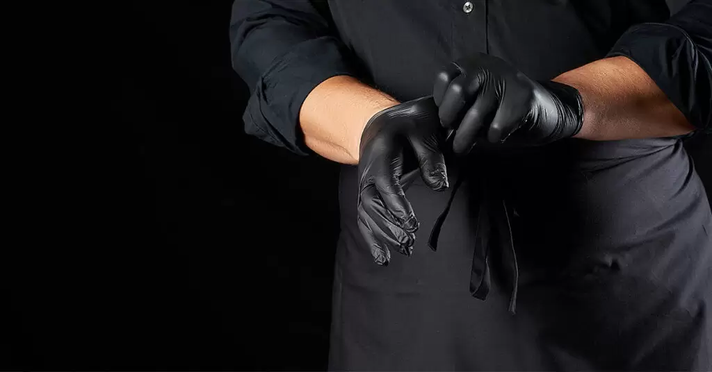 ¿Cómo evitar riesgos laborales en la cocina? 