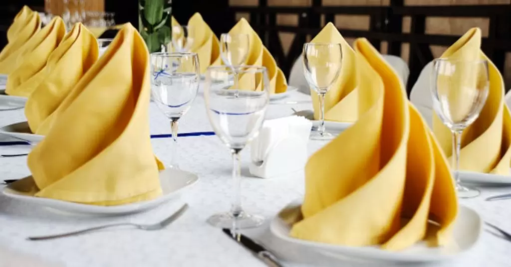 Elementos básicos al poner la mesa