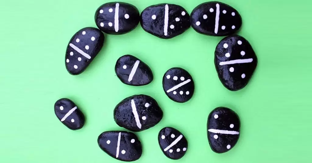 Juegos tradicionales: Dominó de piedras