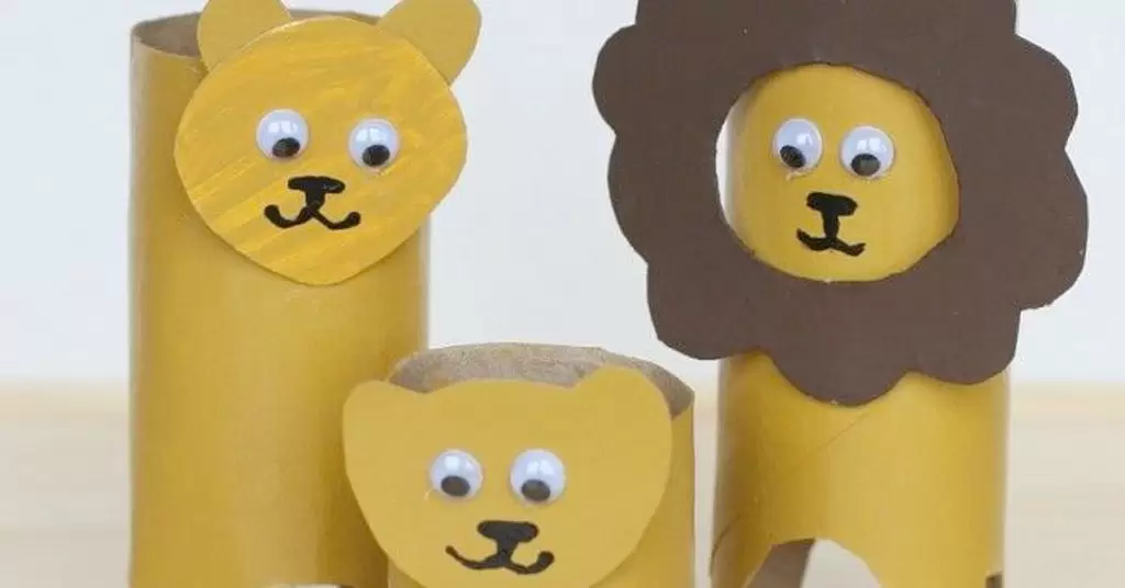 Leones de cartón