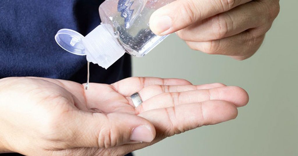 Paso a paso: cómo hacer gel desinfectante para manos casero