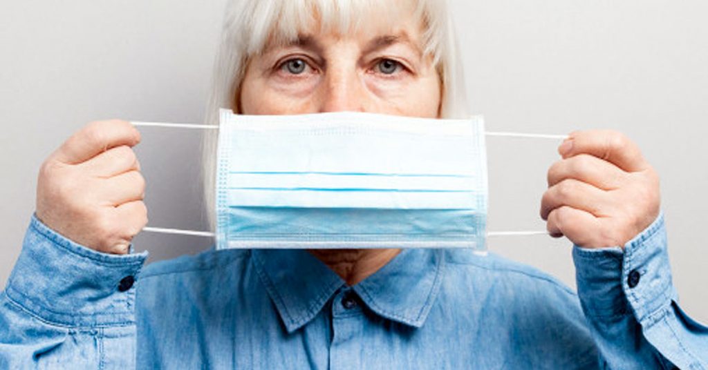 Paso a paso para ponerse y quitarse una mascarilla