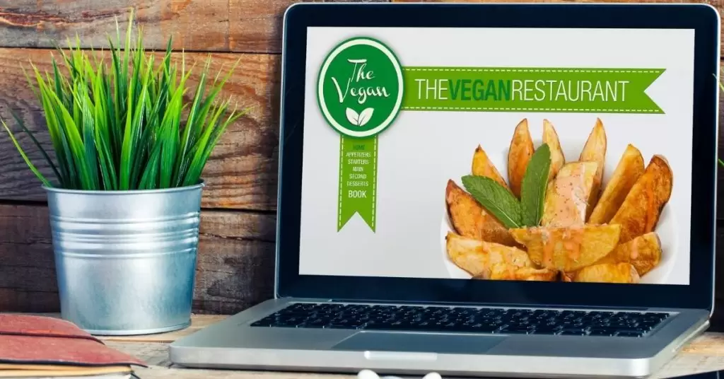 Una de las estrategias sobre cómo subir ventas en un restaurantes en apoyarse en una buen web