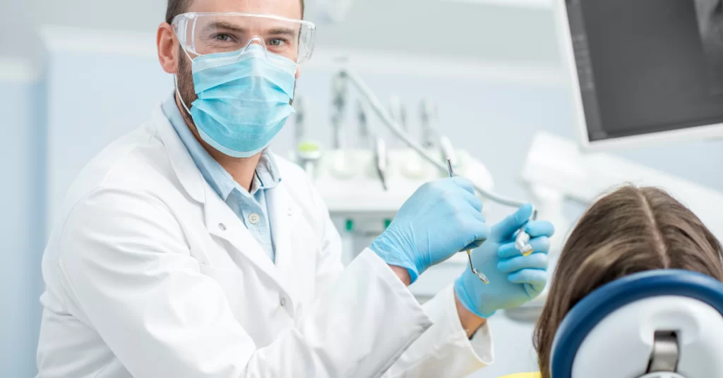 Razones para utilizar batas desechables para dentistas