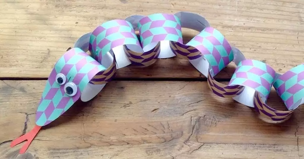 Serpiente movediza de reciclaje infantil