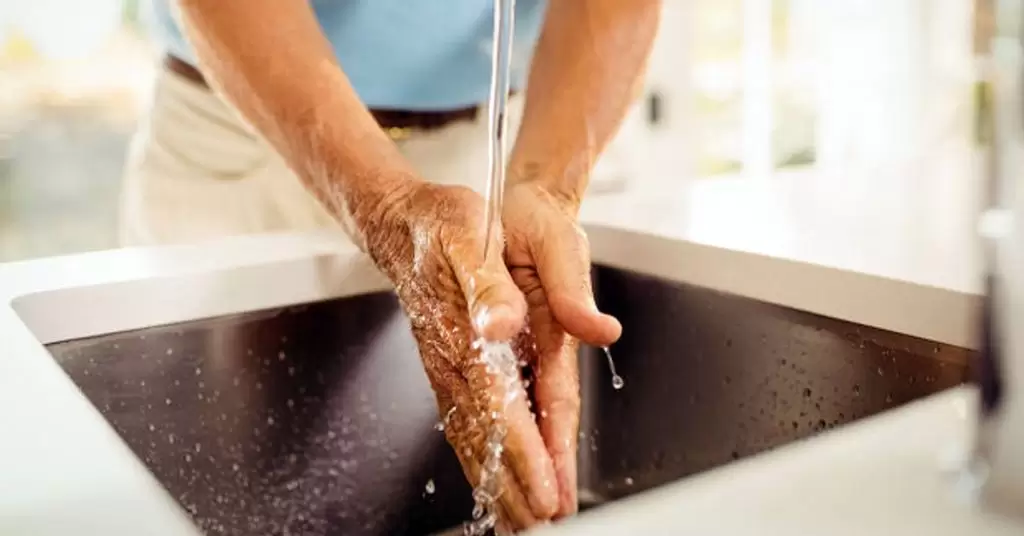 Si no tienes agua y jabón ¿Qué debes hacer?