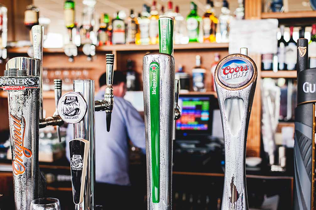 cómo empezar un bar deportivo cosas necesarias