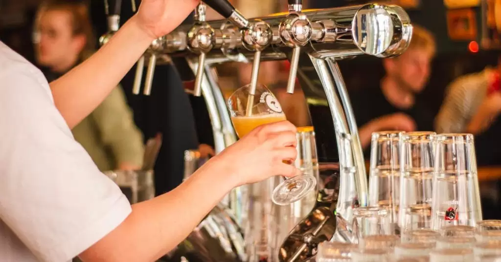 cuanto cuesta abrir un bar como montar un bar