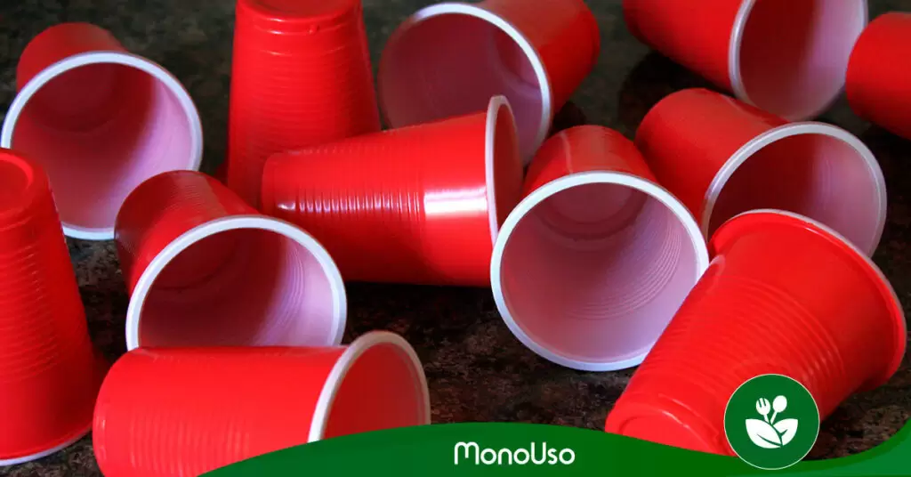 cómo decorar vasos de plástico