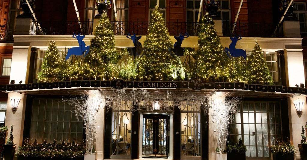 Hoteles con decoraciones navideñas impresionantes