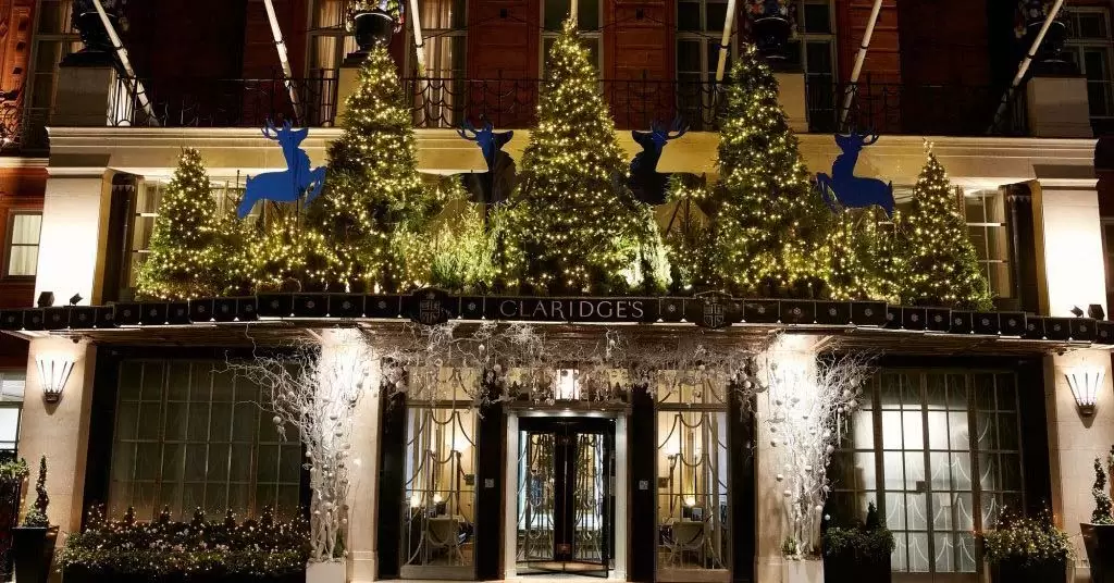 Hoteles con decoraciones navideñas impresionantes