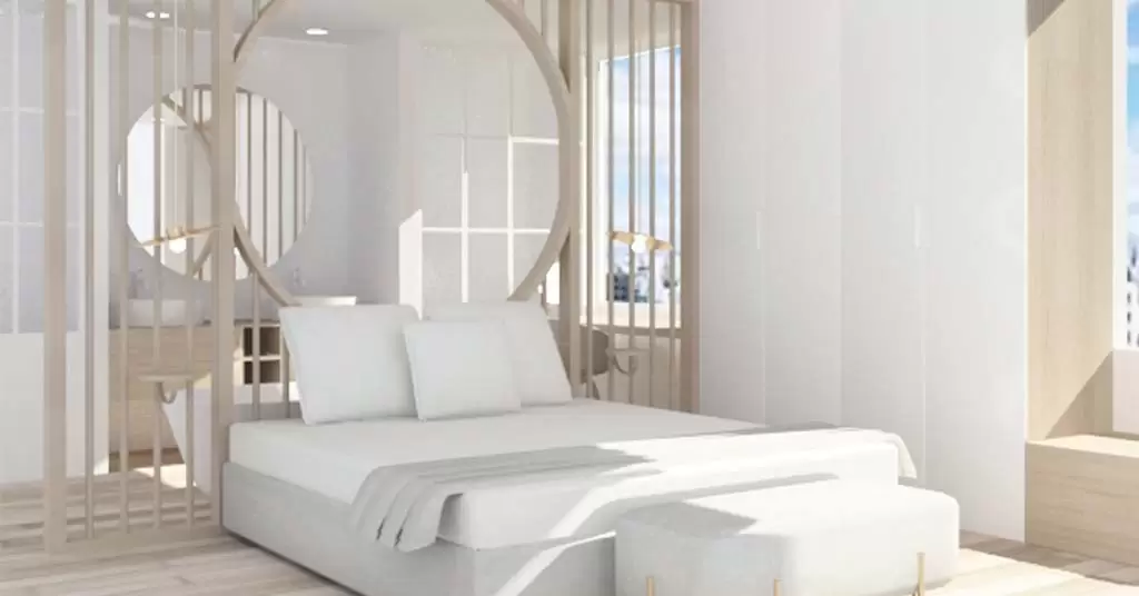 Diseños de habitaciones de hotel: la luz y el color blanco marcan la diferencia en esta habitación