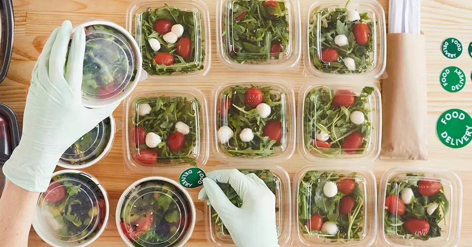 Tarrinas perfectas como ensaladeras shaker para enviar tus ensaladas a domicilio