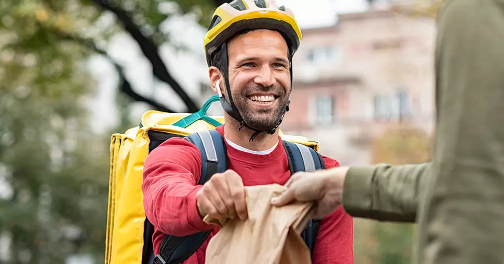 Oferta otro tipo de servicios. Incorpora servicio delivery