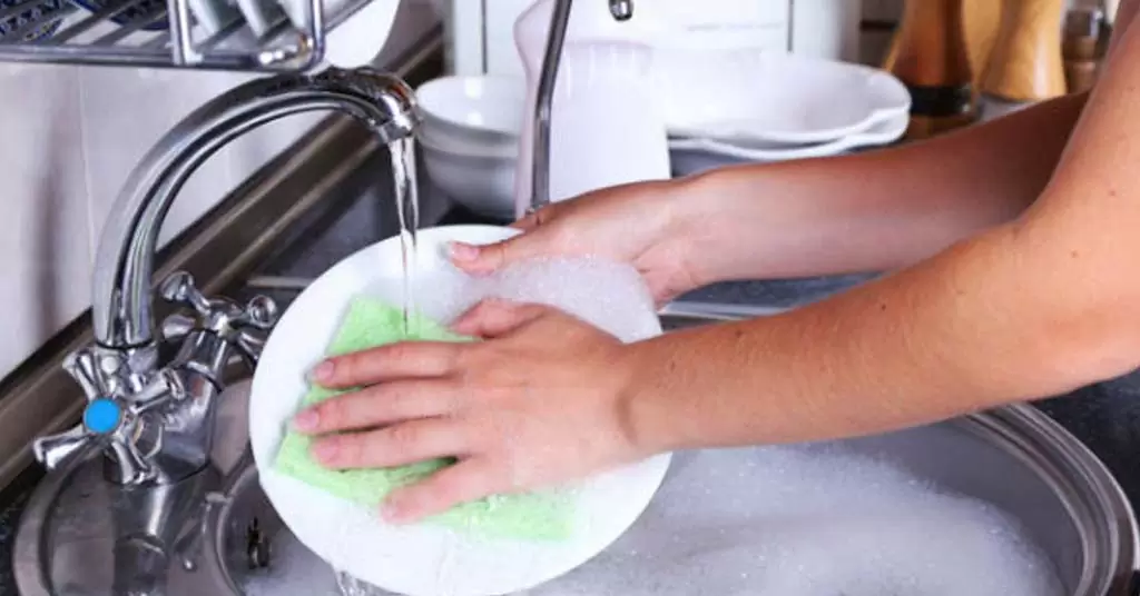 Productos químicos sin espuma para ahorrar agua en restaurantes