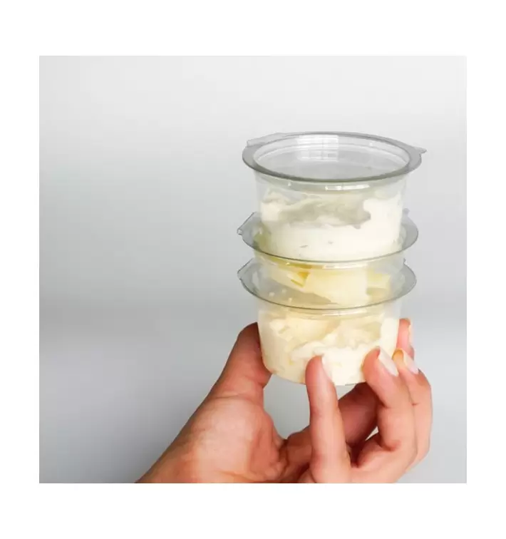 Tarrinas pet salsas apiladas