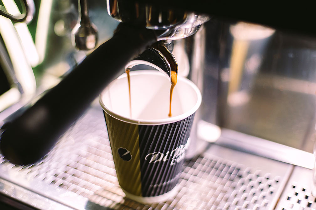 usar tazas desechables para café máquina de café