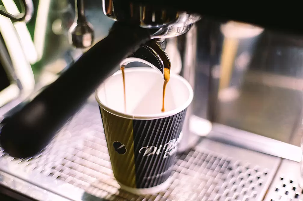 usar tazas desechables para café máquina de café