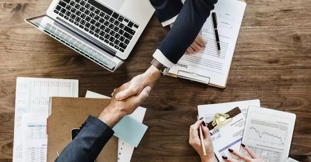 ¿A qué se refiere un contrato fijo discontinuo hostelería?